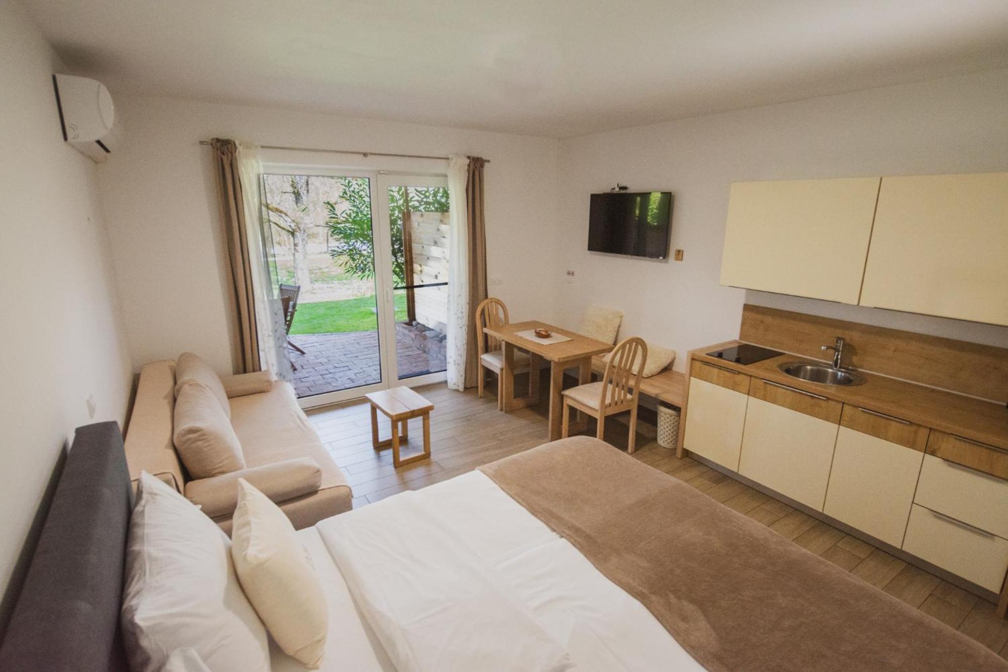 Pr'Fik Apartments Kranj Cameră foto